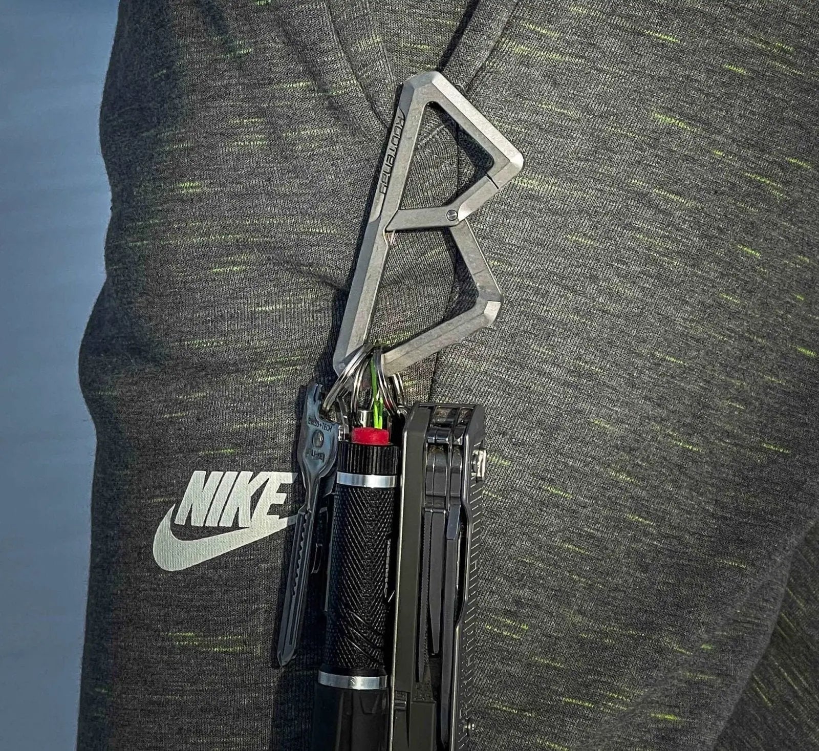 Kootenay Titanium Carabiner - Premium EDC Gear | PICHI